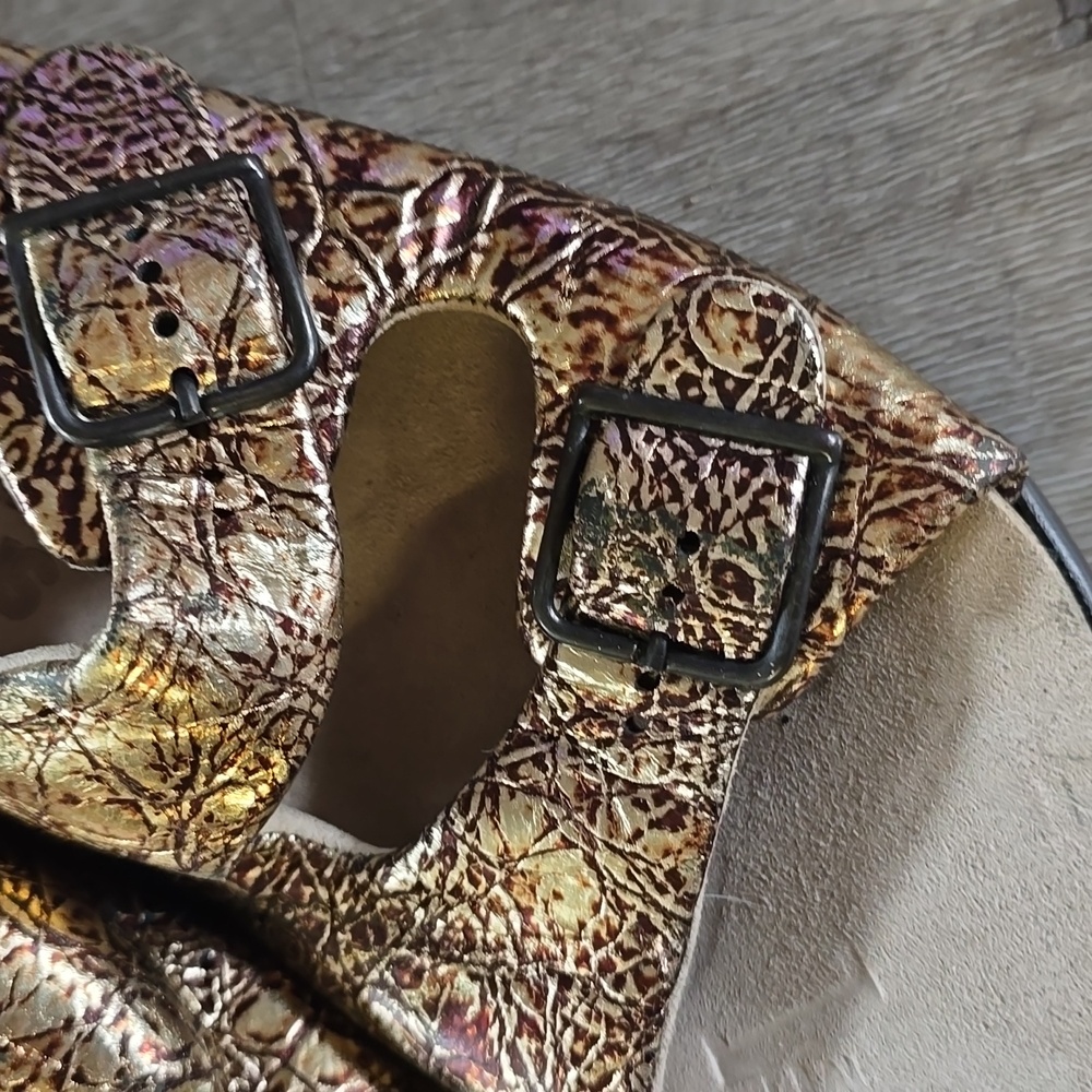 SAS Relaxed Walking Gold Bronze Double Strap & Buckle Tripad Sandals Size 8 - Picture 7 of 11